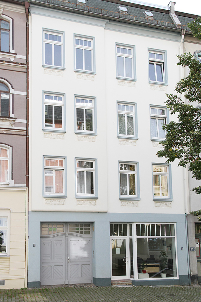 https://www.maler-frank.de/images/referenzen/Fassadenanstrich Gera Innenstadt in Abstimmung mit dem Bauherrn Bild 1.jpg